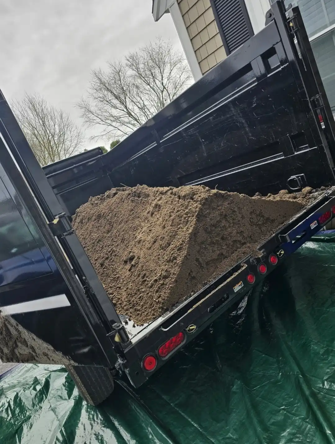 Fill dirt and soil delivery service in South Coast